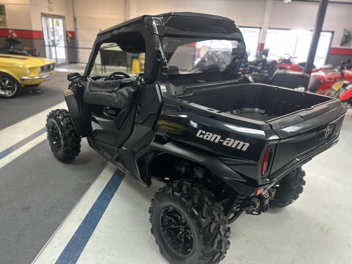 2023 Commander 700 - Image 3