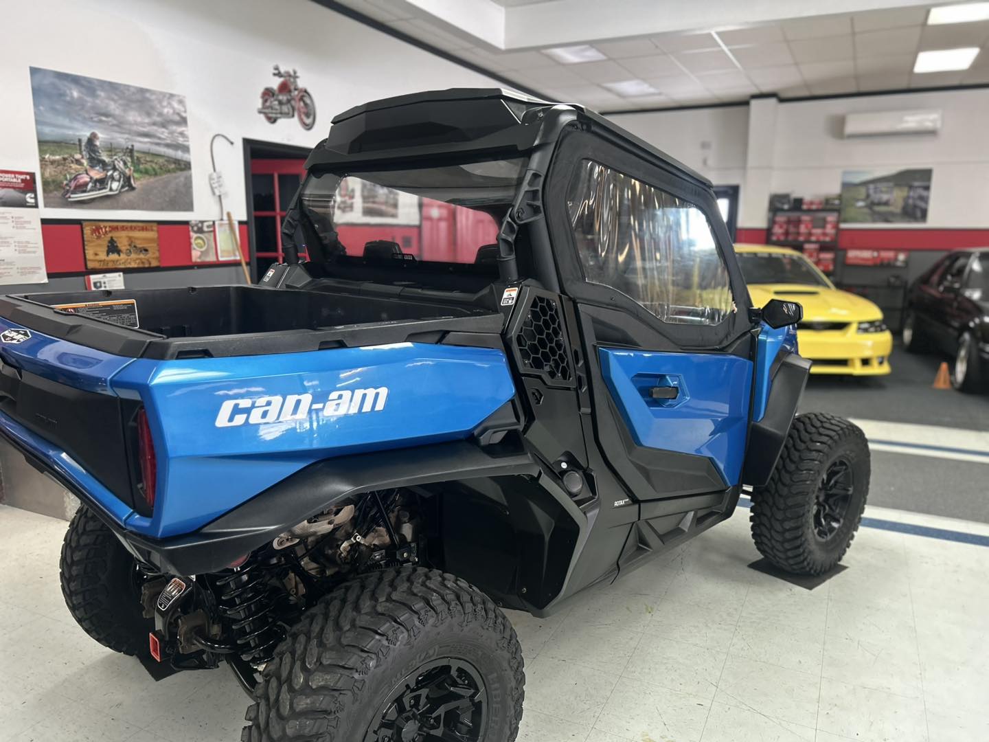 2023 Can-Am Commander 700 - Image 12