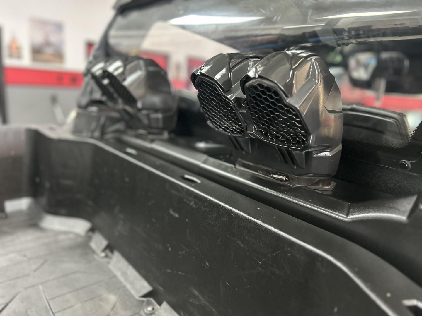 2023 Can-Am Commander XMR, 1000R - Image 11