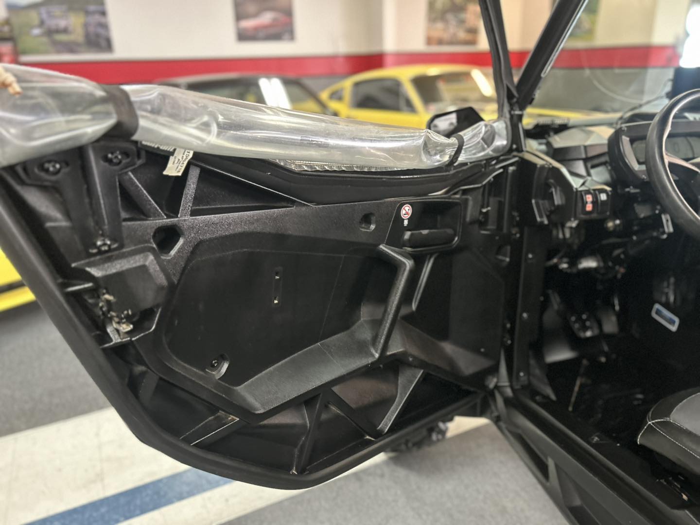 2023 Can-Am Commander XMR, 1000R - Image 19