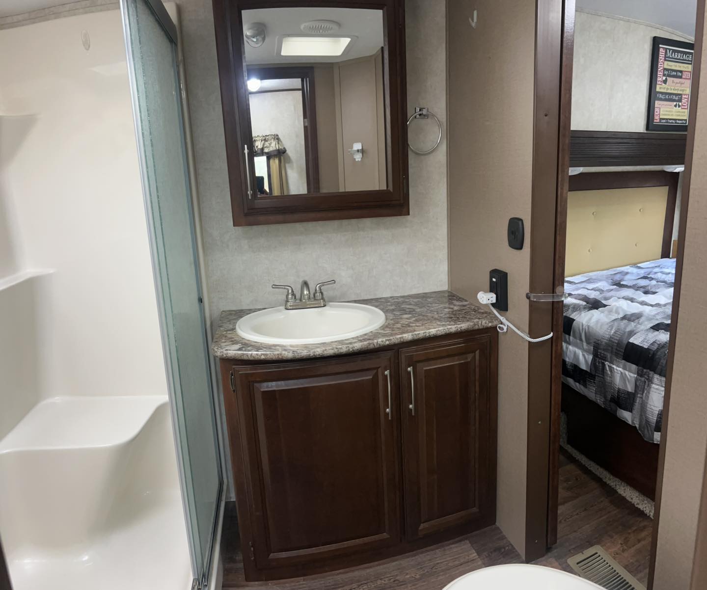 2015 Keystone Cougar 313RL - Image 19