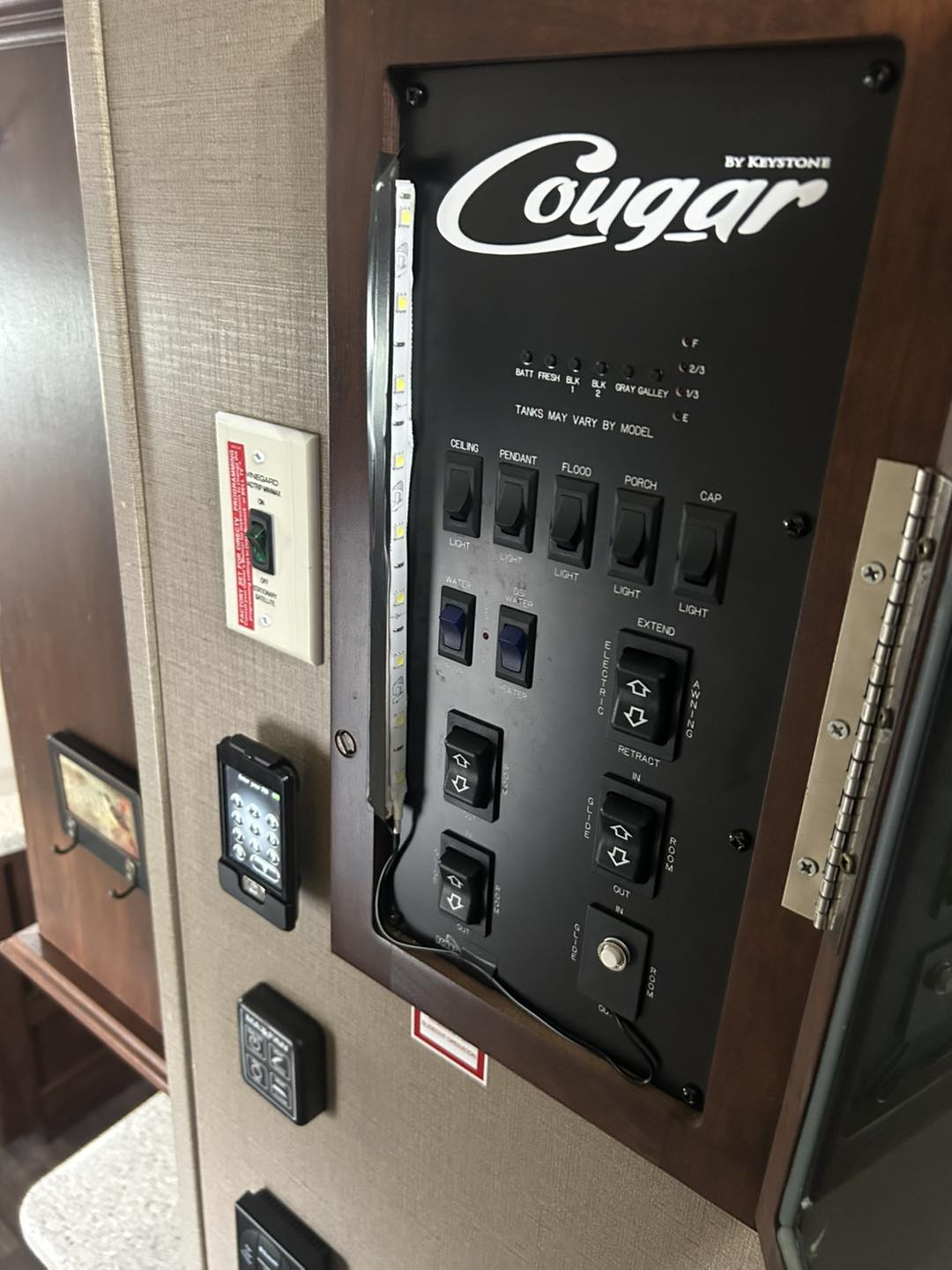 2015 Keystone Cougar 313RL - Image 20