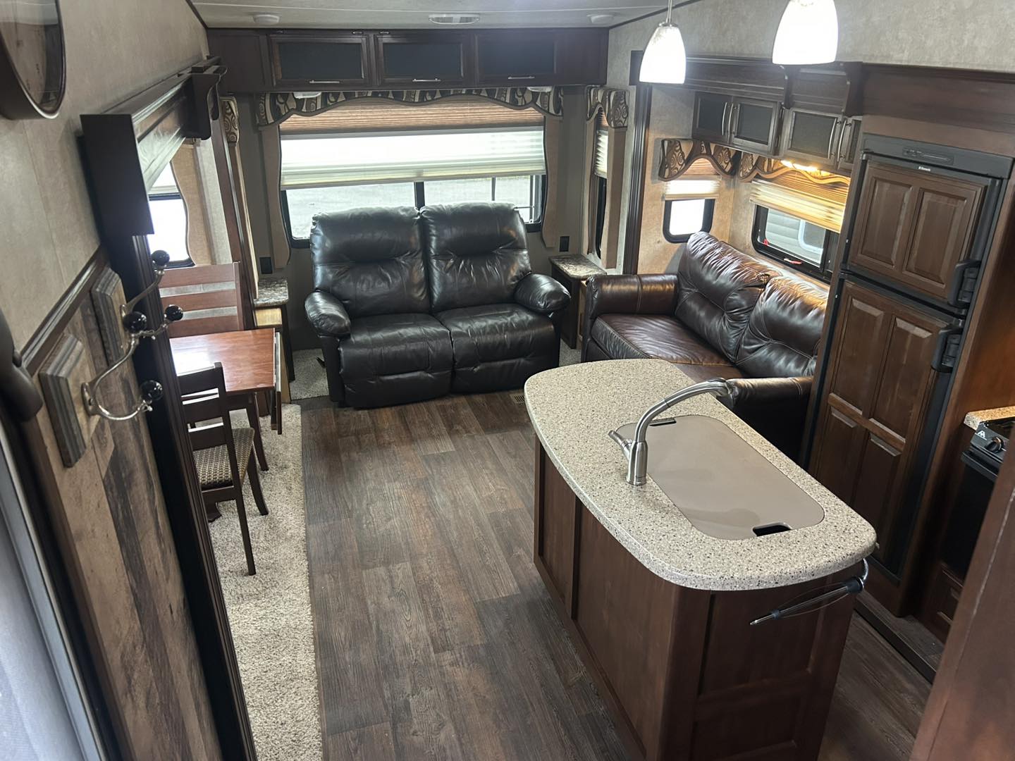 2015 Keystone Cougar 313RL - Image 21