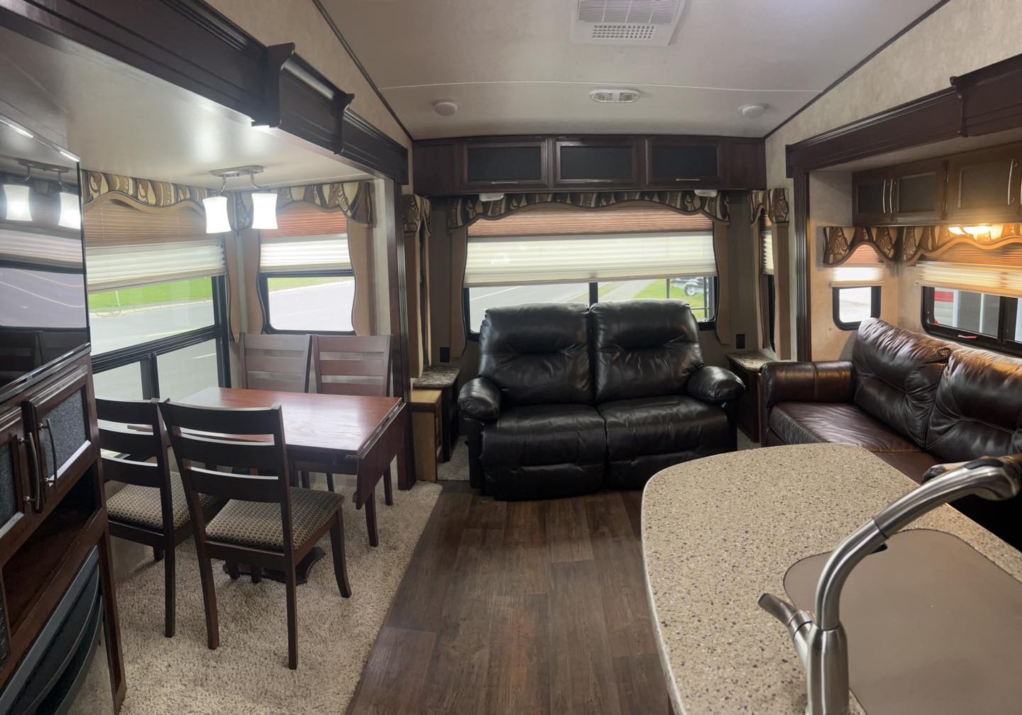 2015 Keystone Cougar 313RL - Image 3
