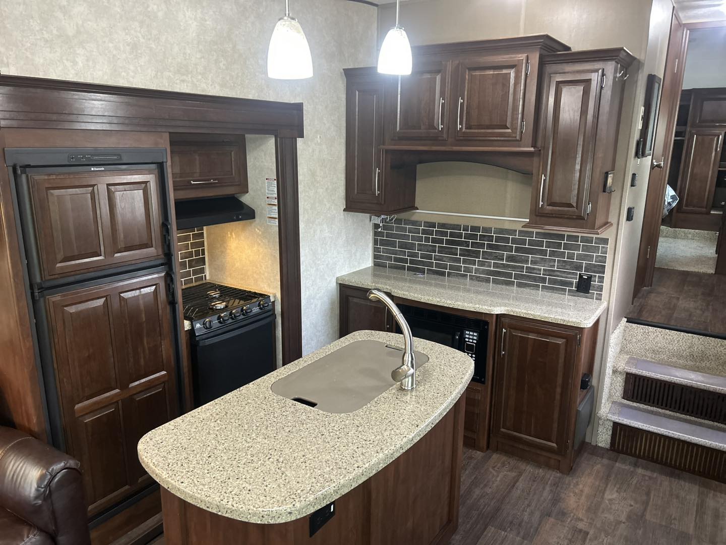2015 Keystone Cougar 313RL - Image 7