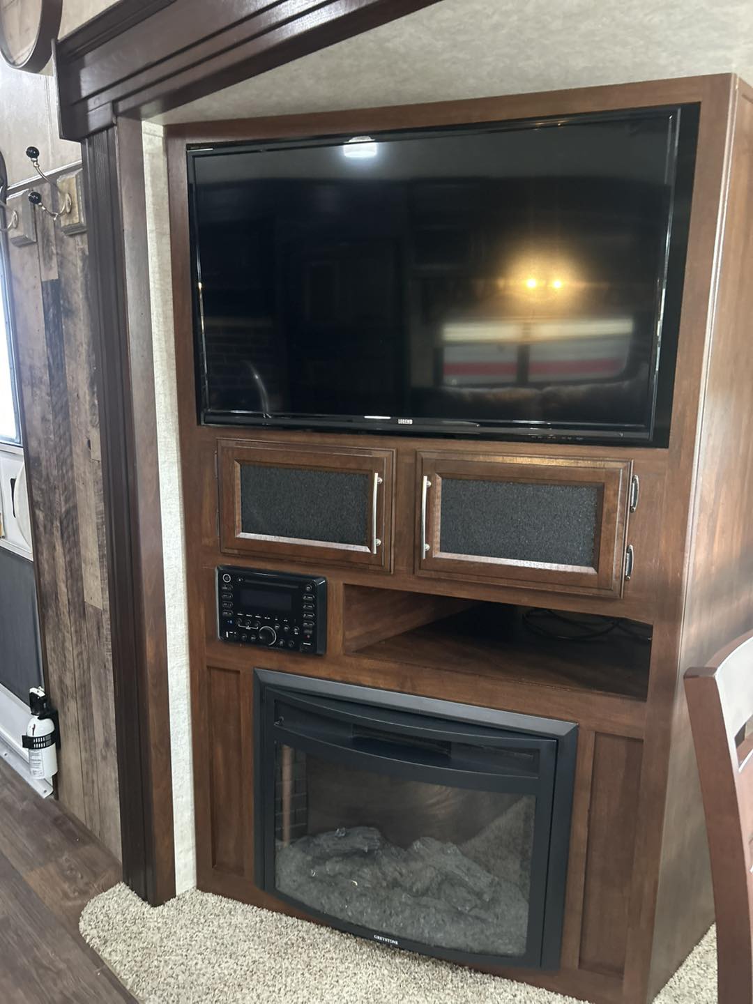 2015 Keystone Cougar 313RL - Image 8