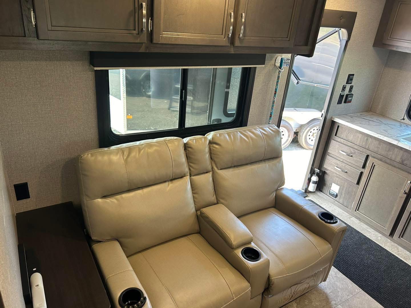 2020 Jayco 235RKS ( SALE PENDING) - Image 9
