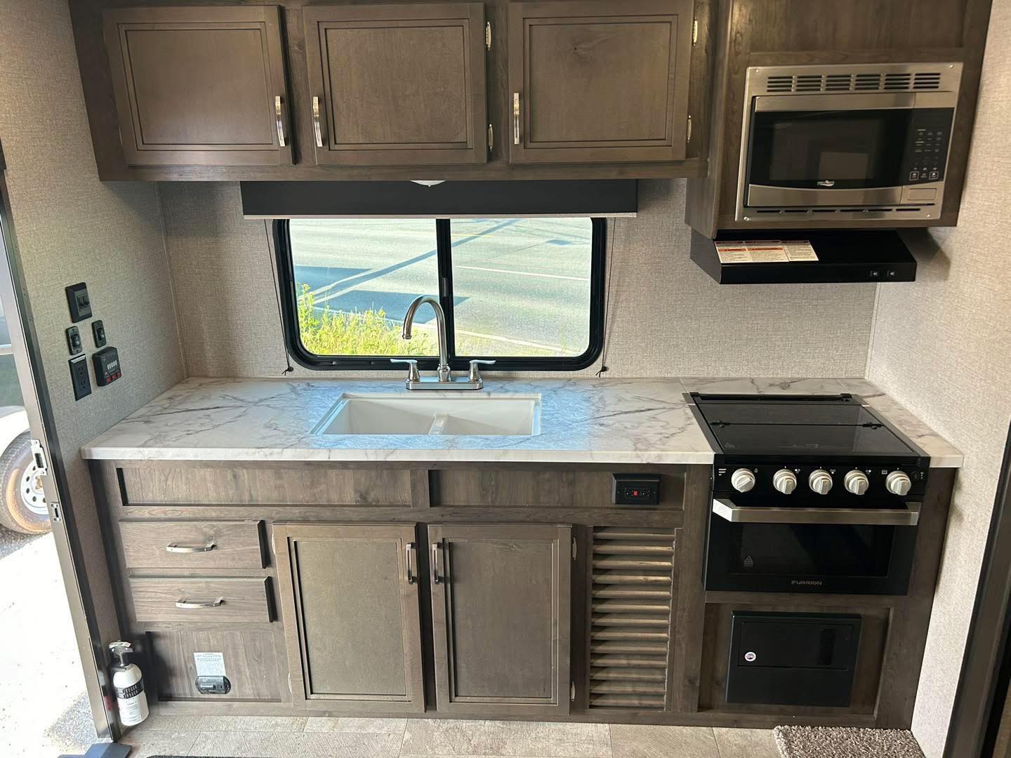 2020 Jayco 235RKS ( SALE PENDING) - Image 10