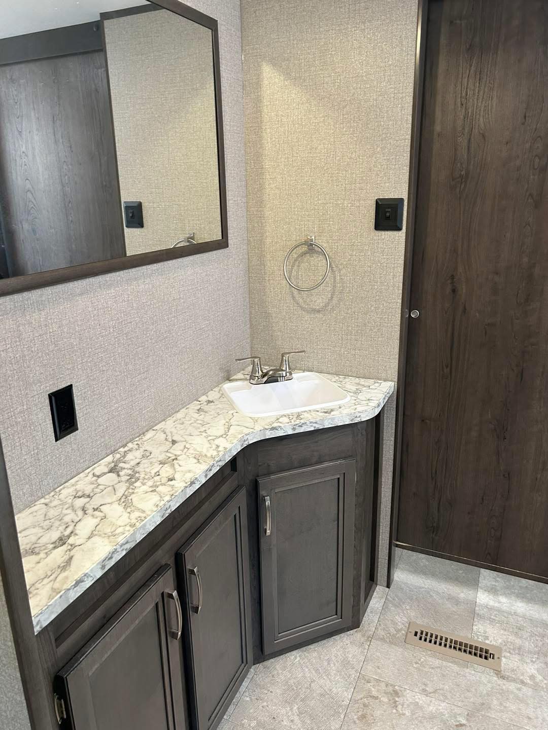 2020 Jayco 235RKS ( SALE PENDING) - Image 12