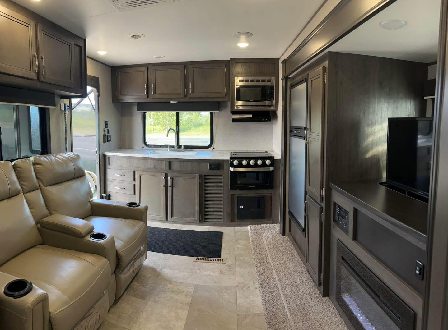 2020 Jayco 235RKS ( SALE PENDING) - Image 8