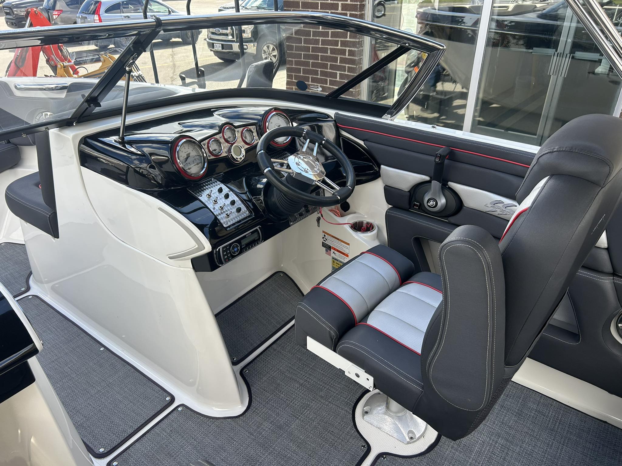 2014 Larson super sport 23 BOWRIDER - Image 4