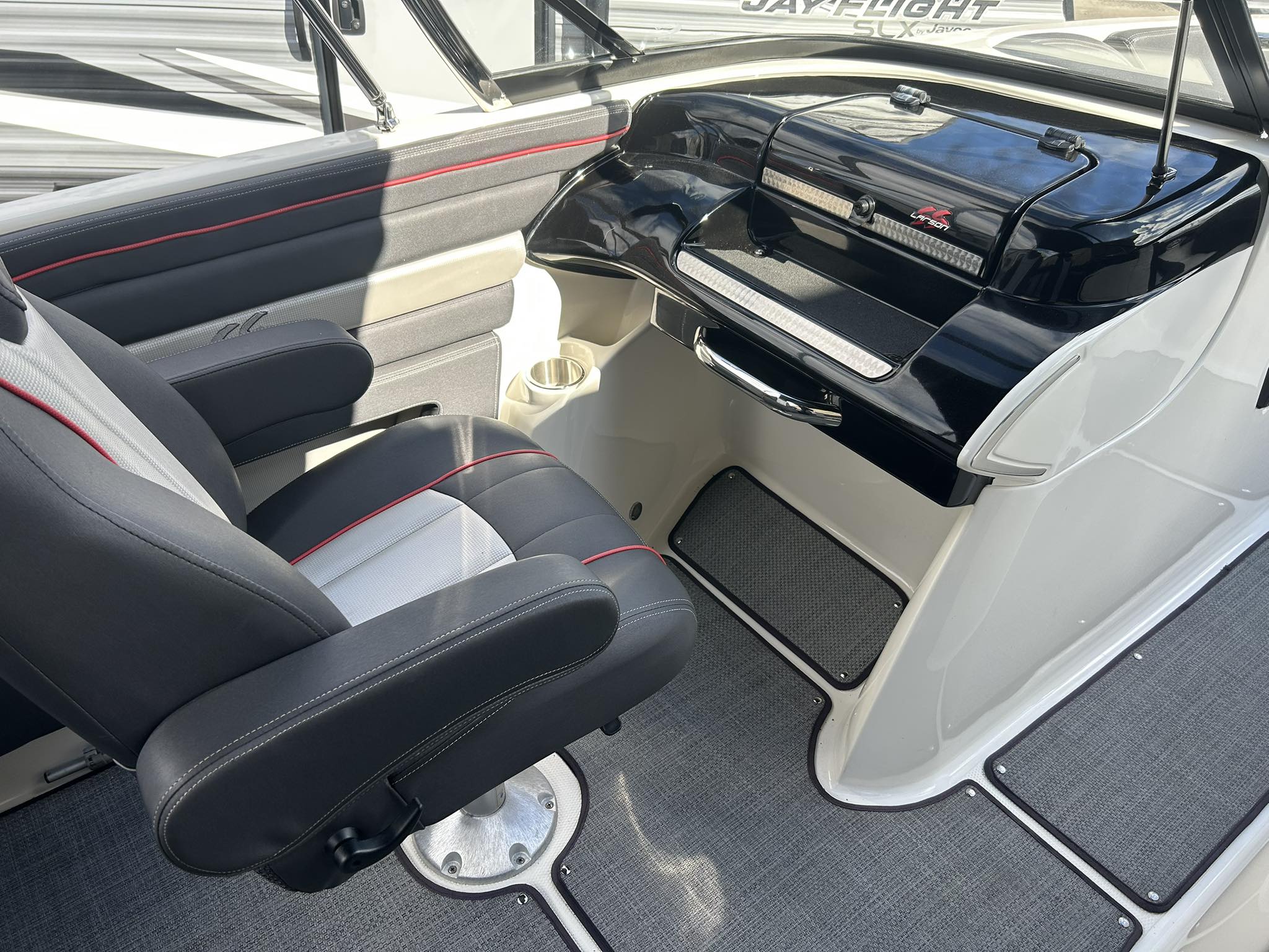 2014 Larson super sport 23 BOWRIDER - Image 5