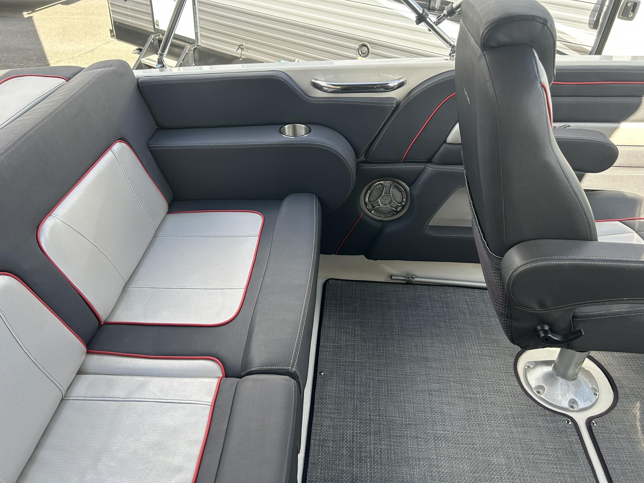 2014 Larson super sport 23 BOWRIDER - Image 6