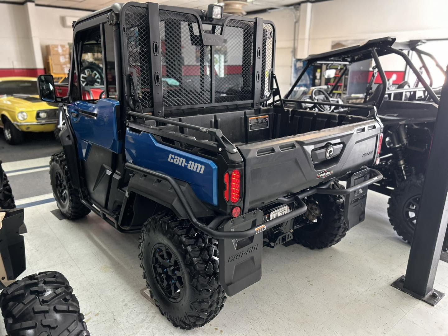 2023 Can-Am defender HD Limited with HVAC - Image 11
