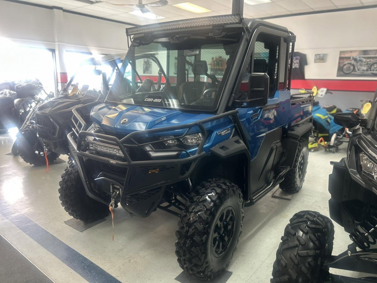 2023 Can-Am defender HD Limited with HVAC - Image 2