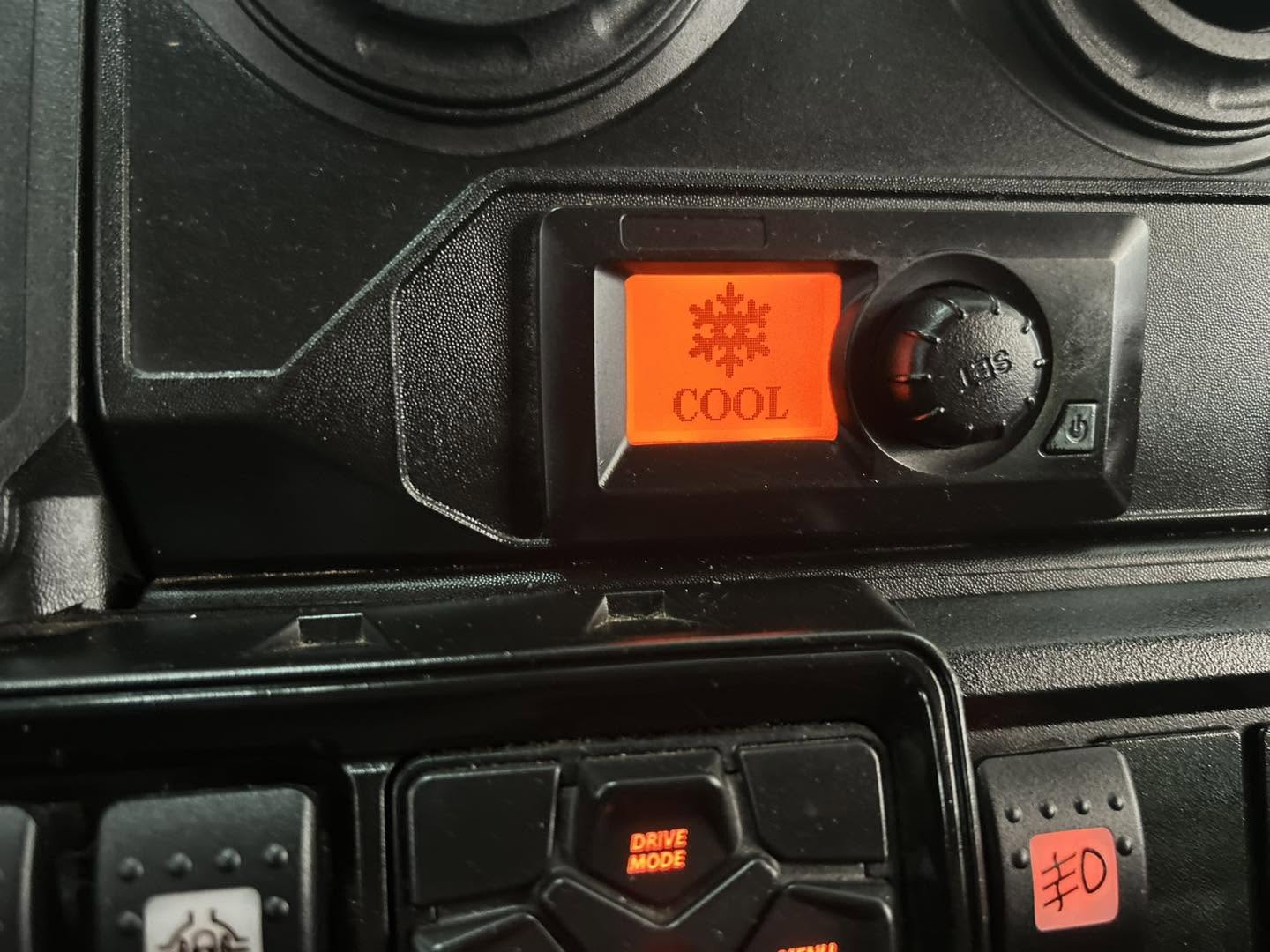 2023 Can-Am defender HD Limited with HVAC - Image 24