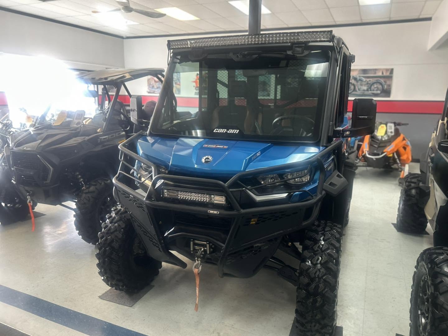2023 Can-Am defender HD Limited with HVAC - Image 3