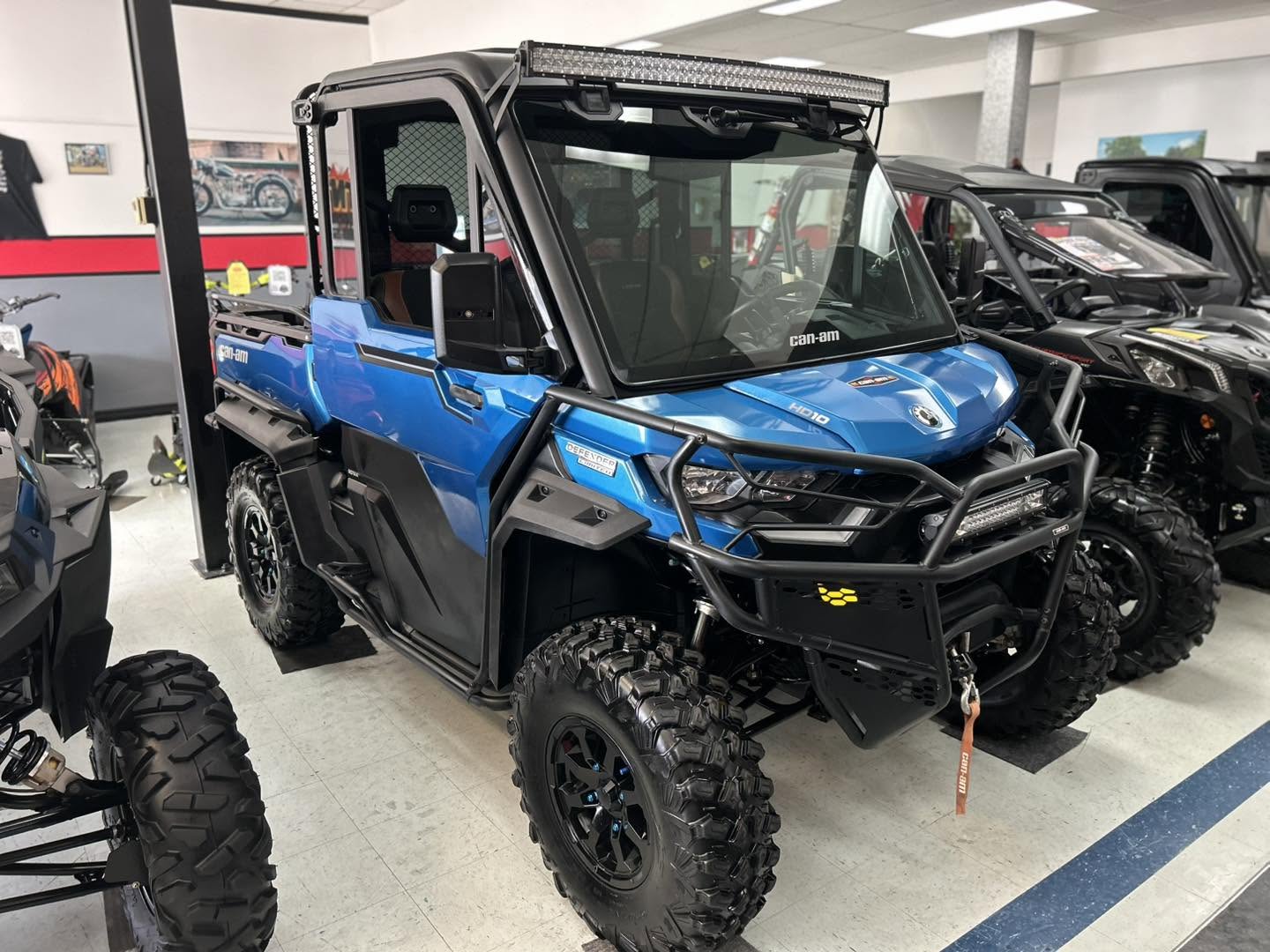 2023 Can-Am defender HD Limited with HVAC - Image 4