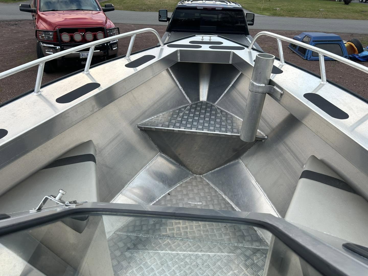 2025 Silver Dolphin BOW RIDER - Image 8