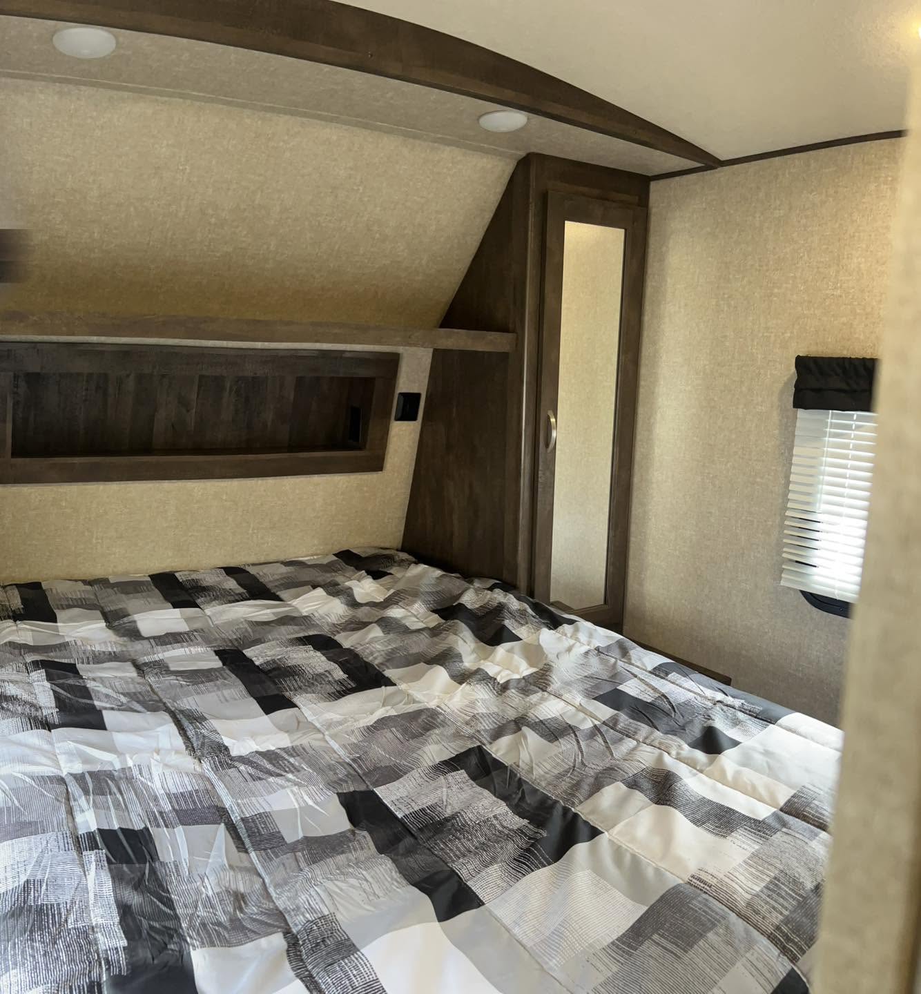 2018 Forest River Vibe VBT313BHS Bunkhouse - Image 10