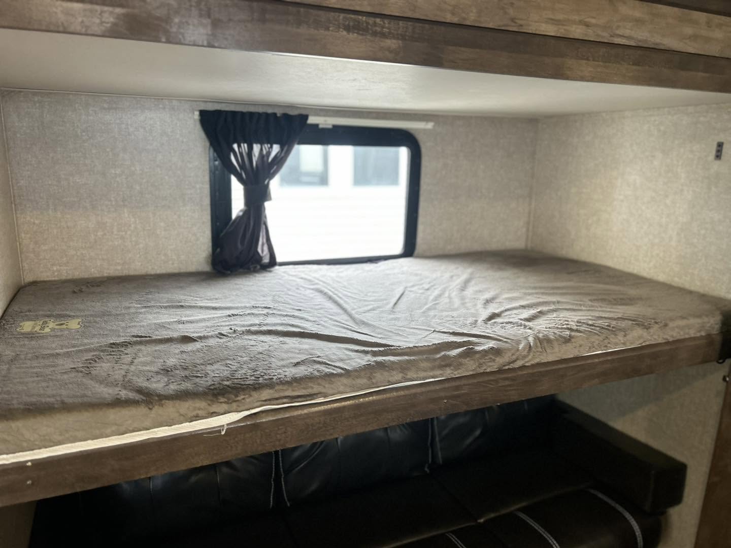 2018 Forest River Vibe VBT313BHS Bunkhouse - Image 13
