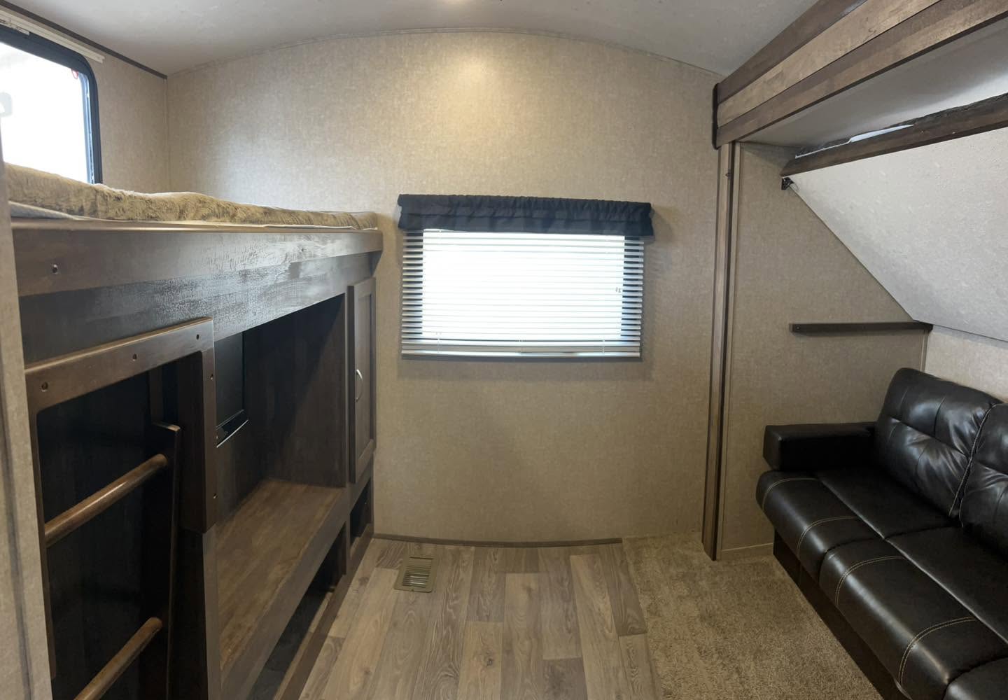 2018 Forest River Vibe VBT313BHS Bunkhouse - Image 16
