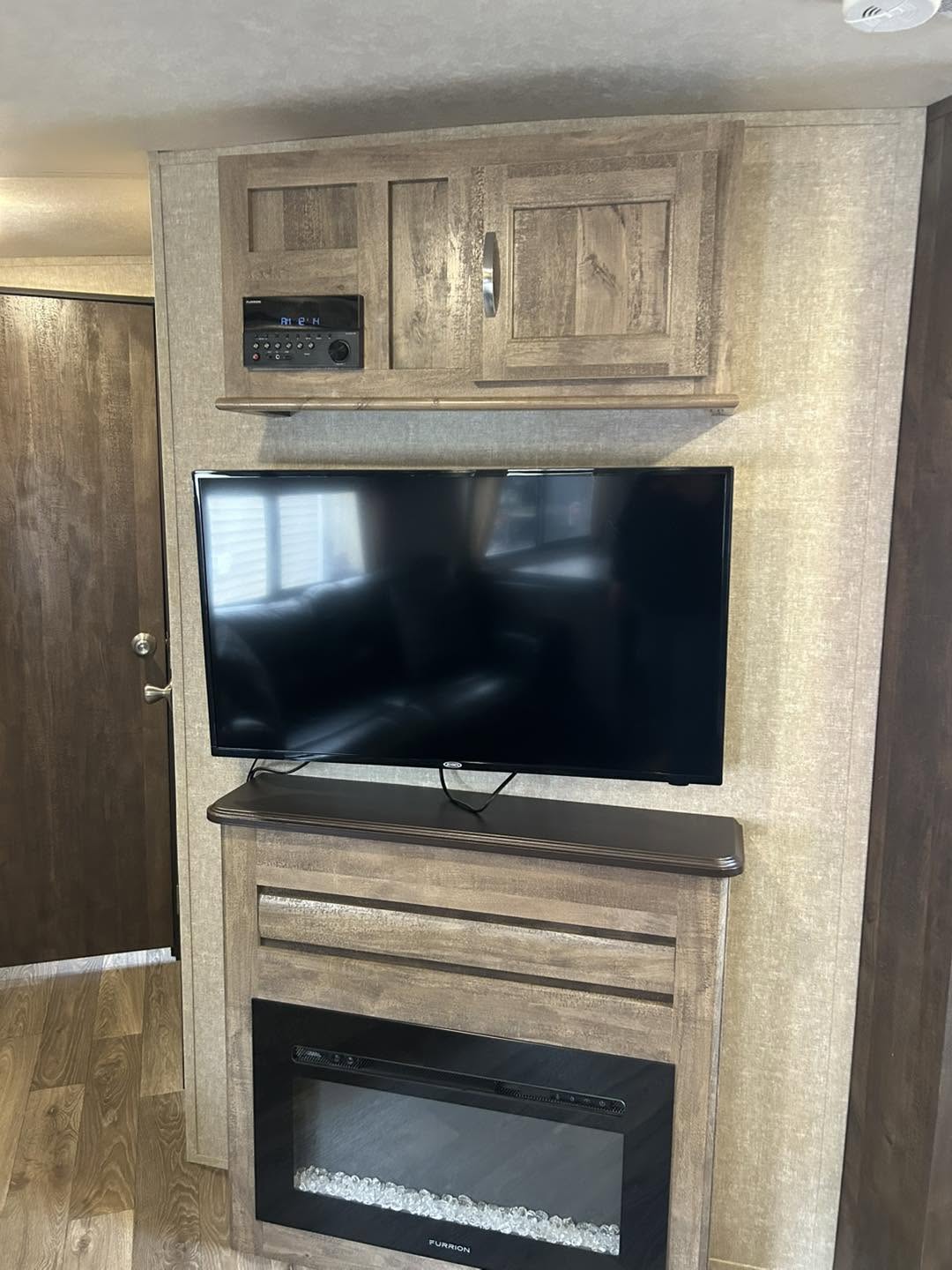 2018 Forest River Vibe VBT313BHS Bunkhouse - Image 17