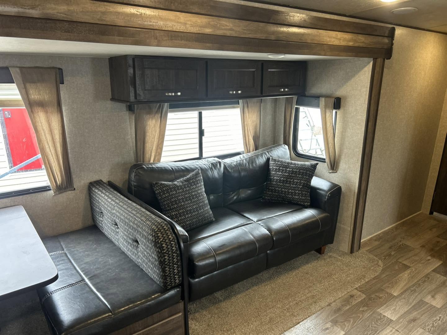 2018 Forest River Vibe VBT313BHS Bunkhouse - Image 20