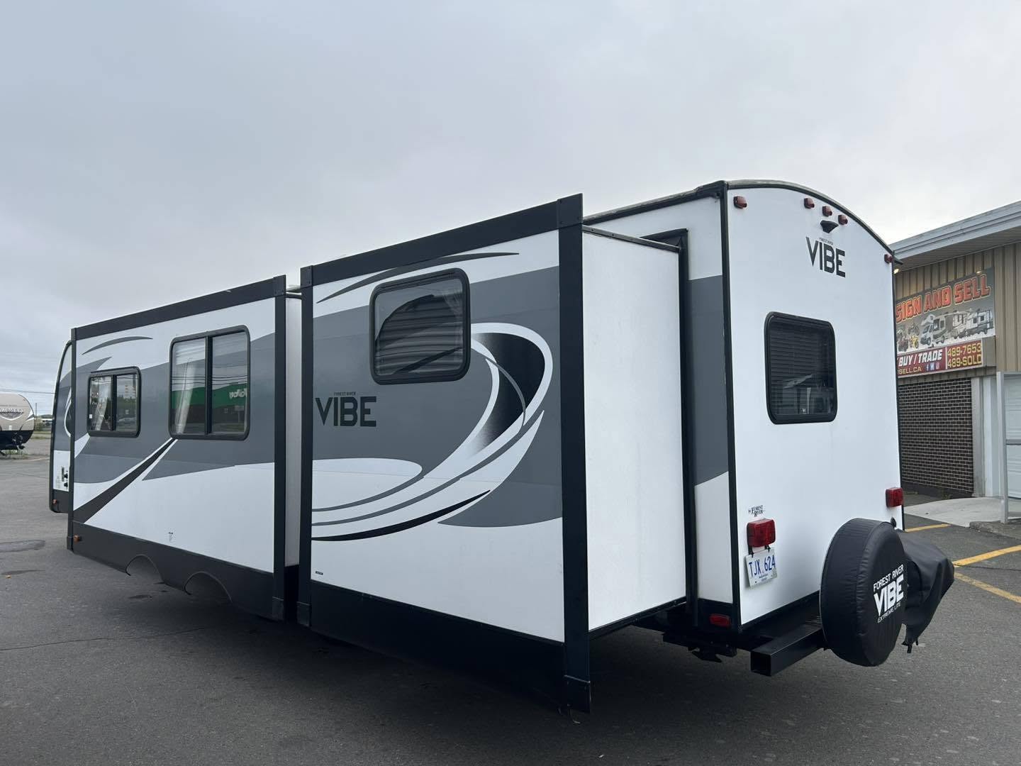 2018 Forest River Vibe VBT313BHS Bunkhouse - Image 5