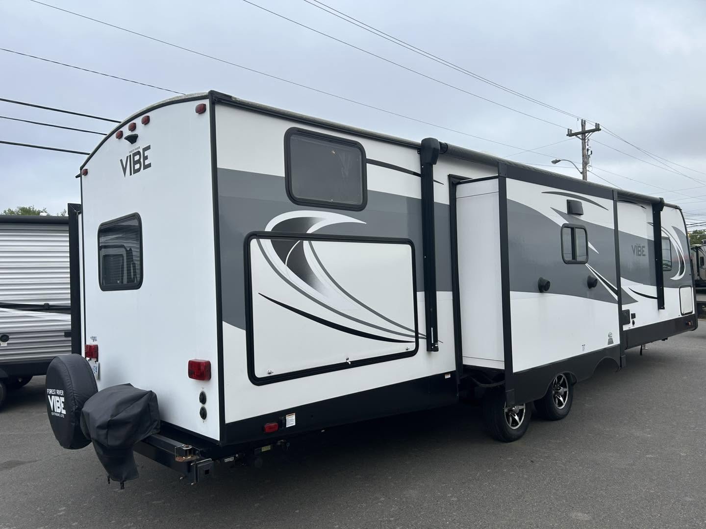 2018 Forest River Vibe VBT313BHS Bunkhouse - Image 6