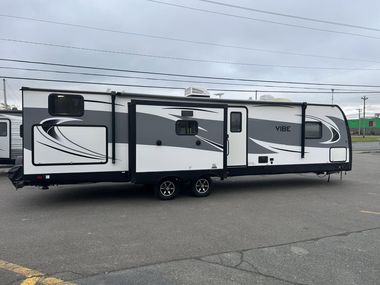 2018 Forest River Vibe VBT313BHS Bunkhouse - Image 8