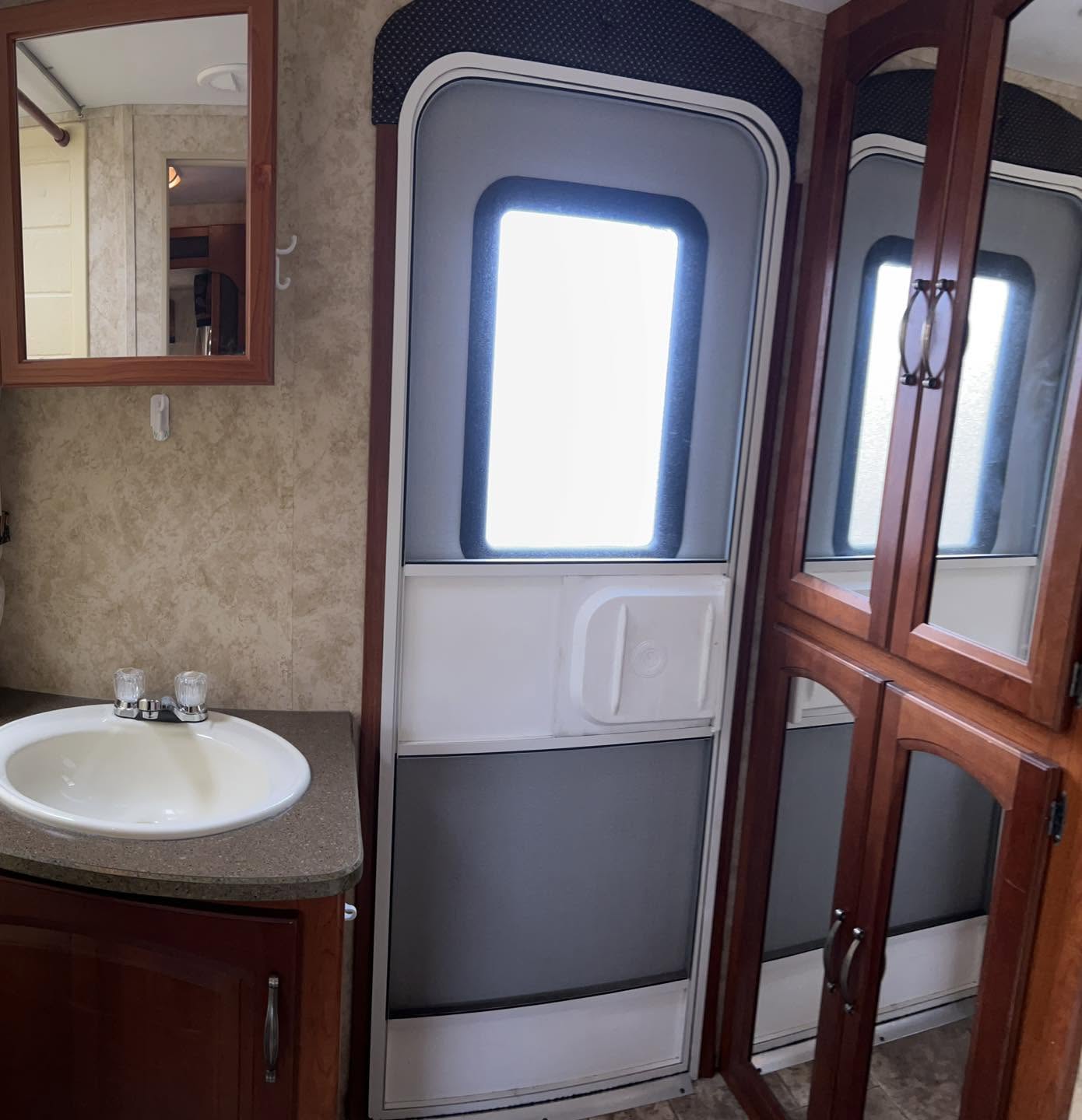 2011 Keystone Cougar 31SQB - Image 14