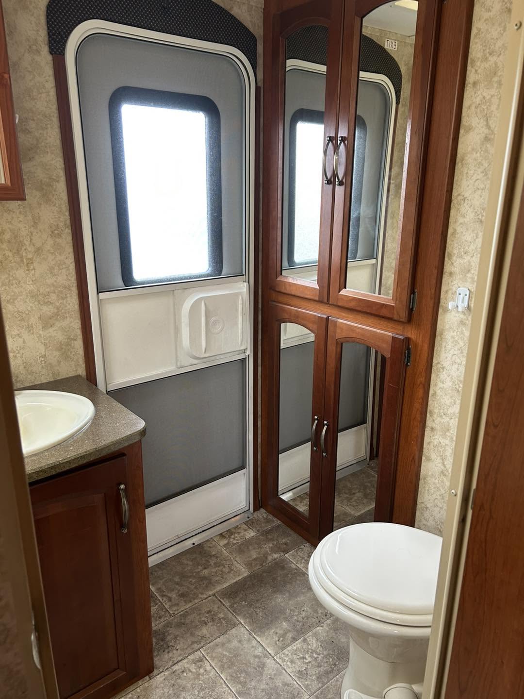 2011 Keystone Cougar 31SQB - Image 16