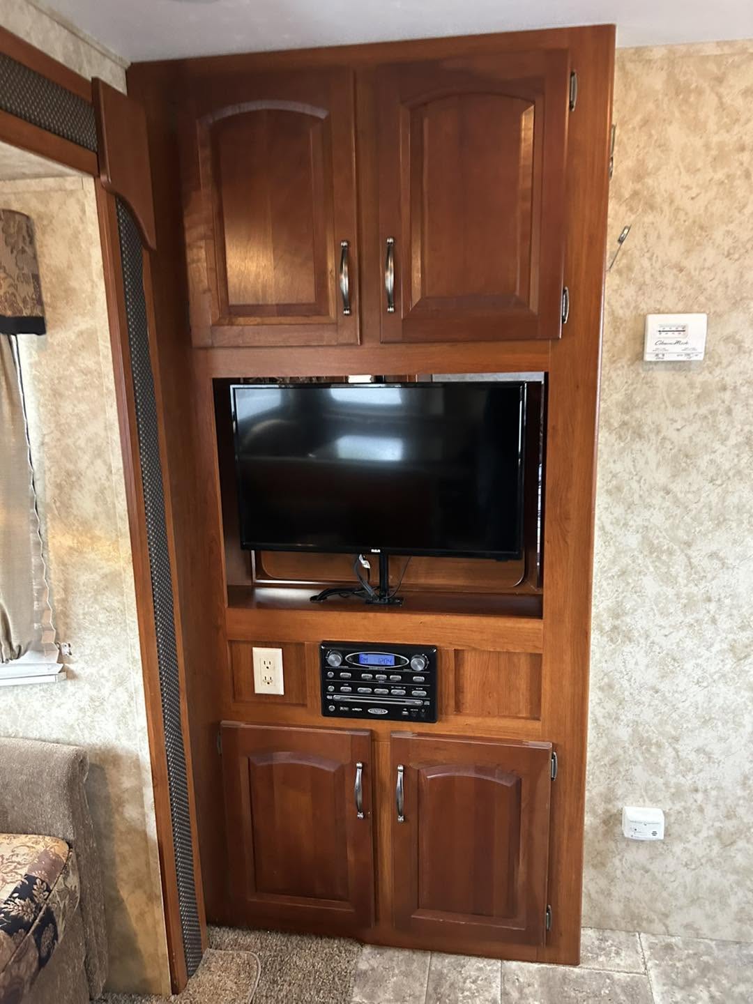 2011 Keystone Cougar 31SQB - Image 18