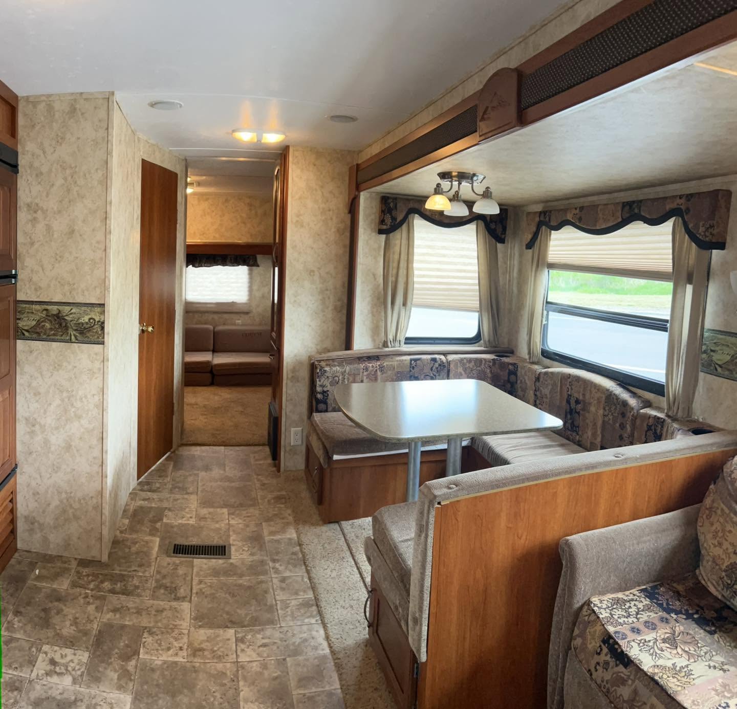 2011 Keystone Cougar 31SQB - Image 22