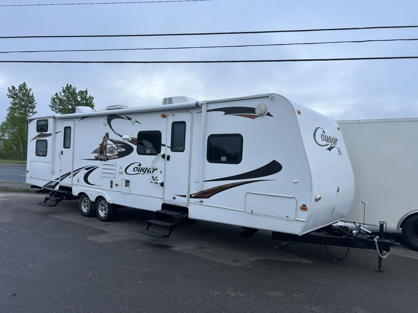 2011 Keystone Cougar 31SQB - Image 23