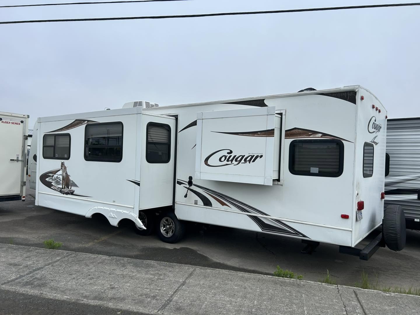 2011 Keystone Cougar 31SQB - Image 5