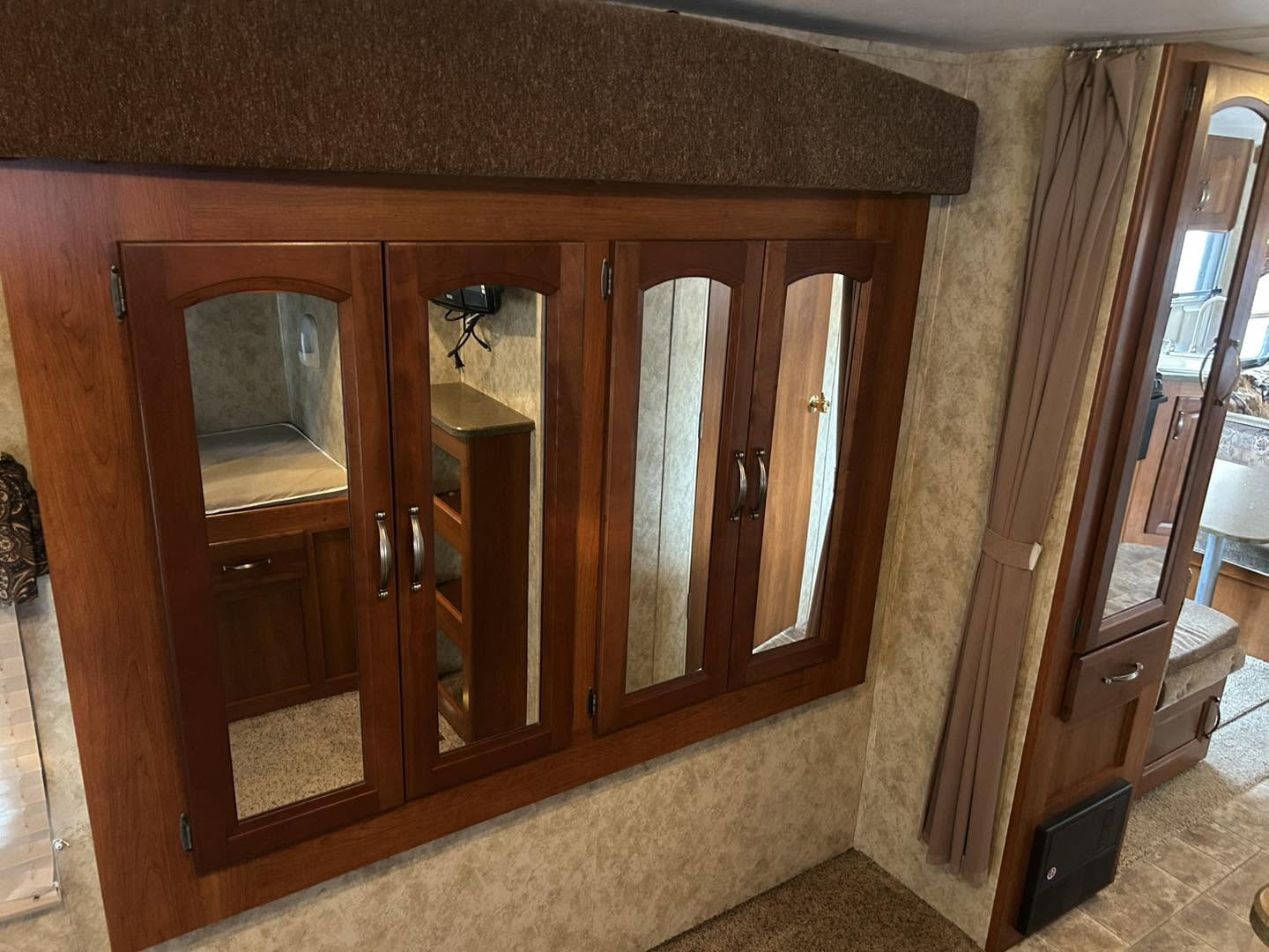 2011 Keystone Cougar 31SQB - Image 8