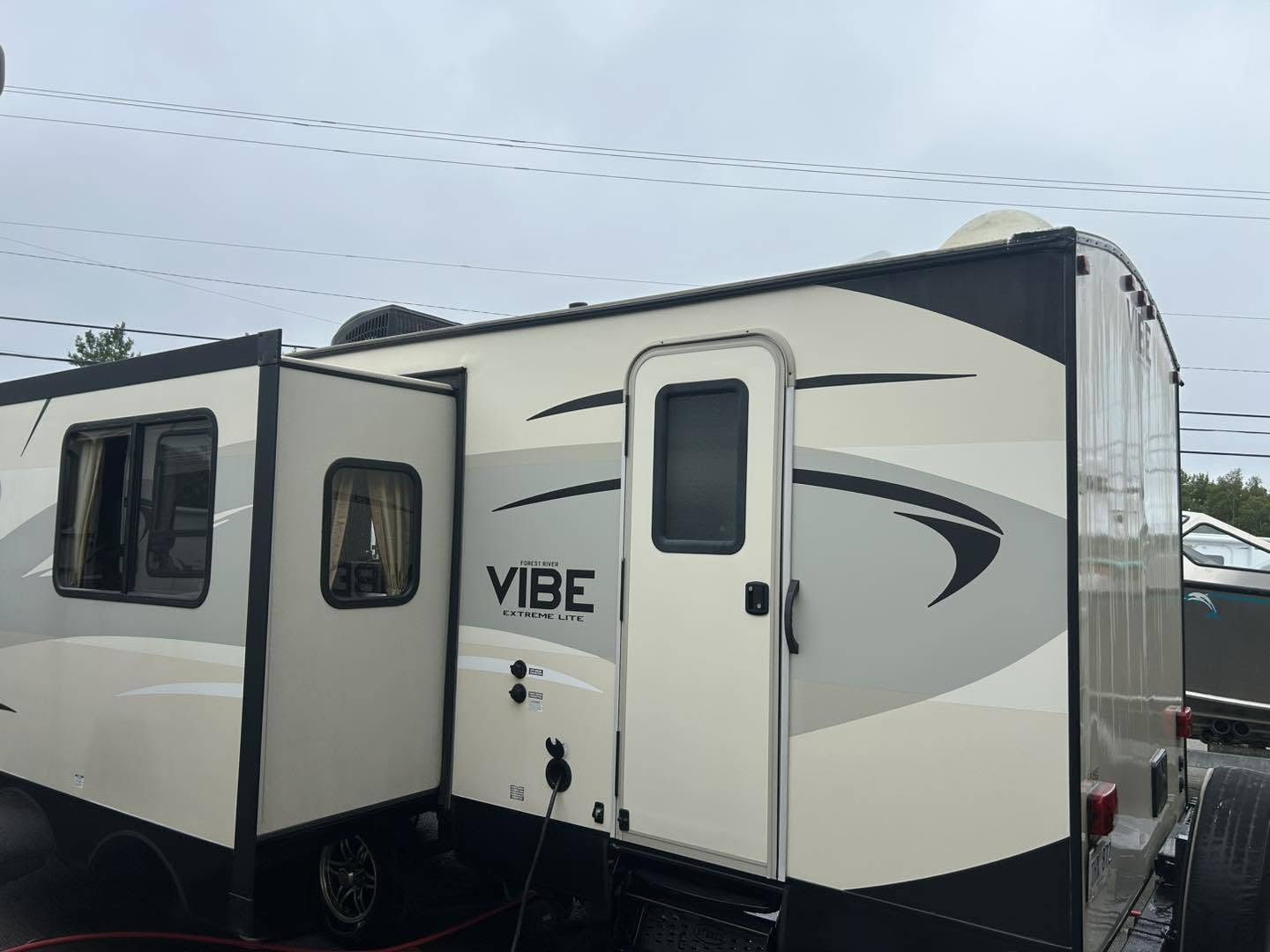 2016 Vibe Bunkhouse 272BHS - Image 2
