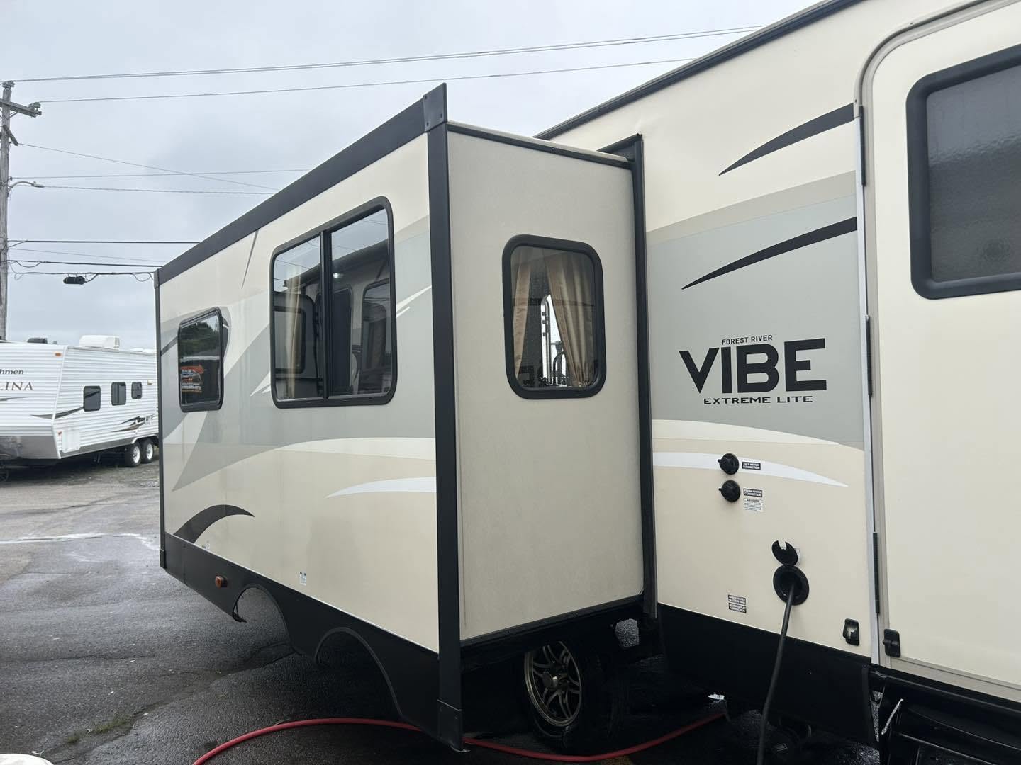 2016 Vibe Bunkhouse 272BHS - Image 3