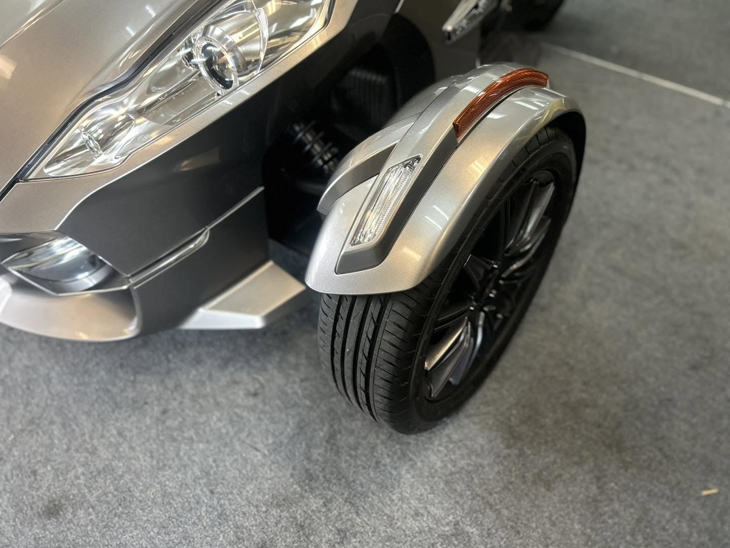 2013 Can-Am Spyder RT - Image 3