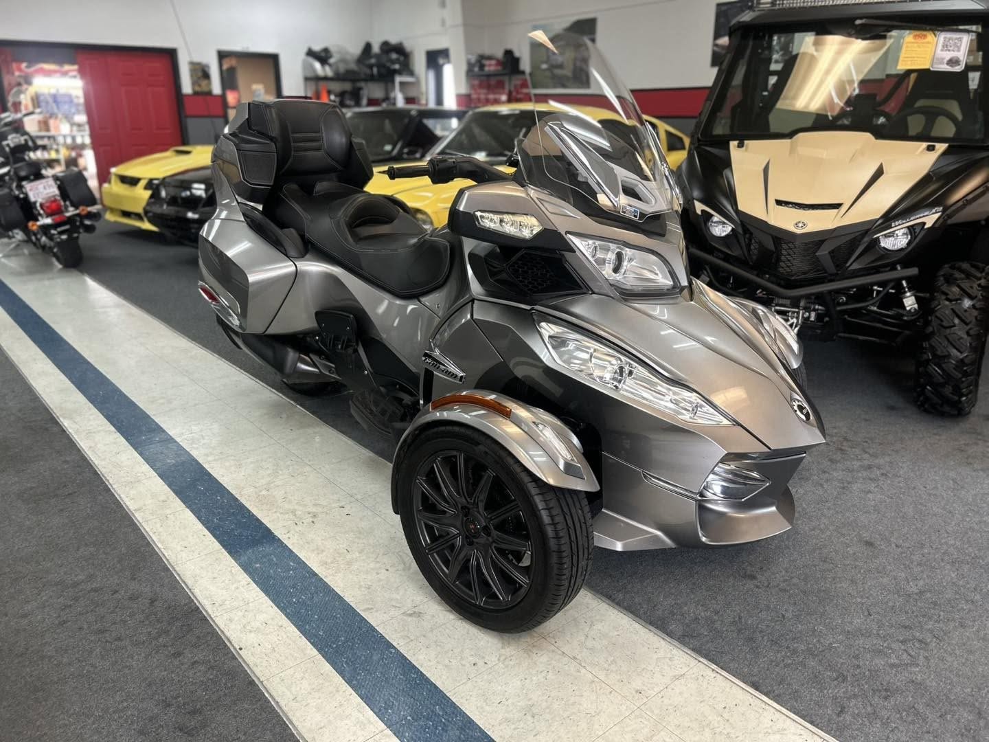 2013 Can-Am Spyder RT - Image 4