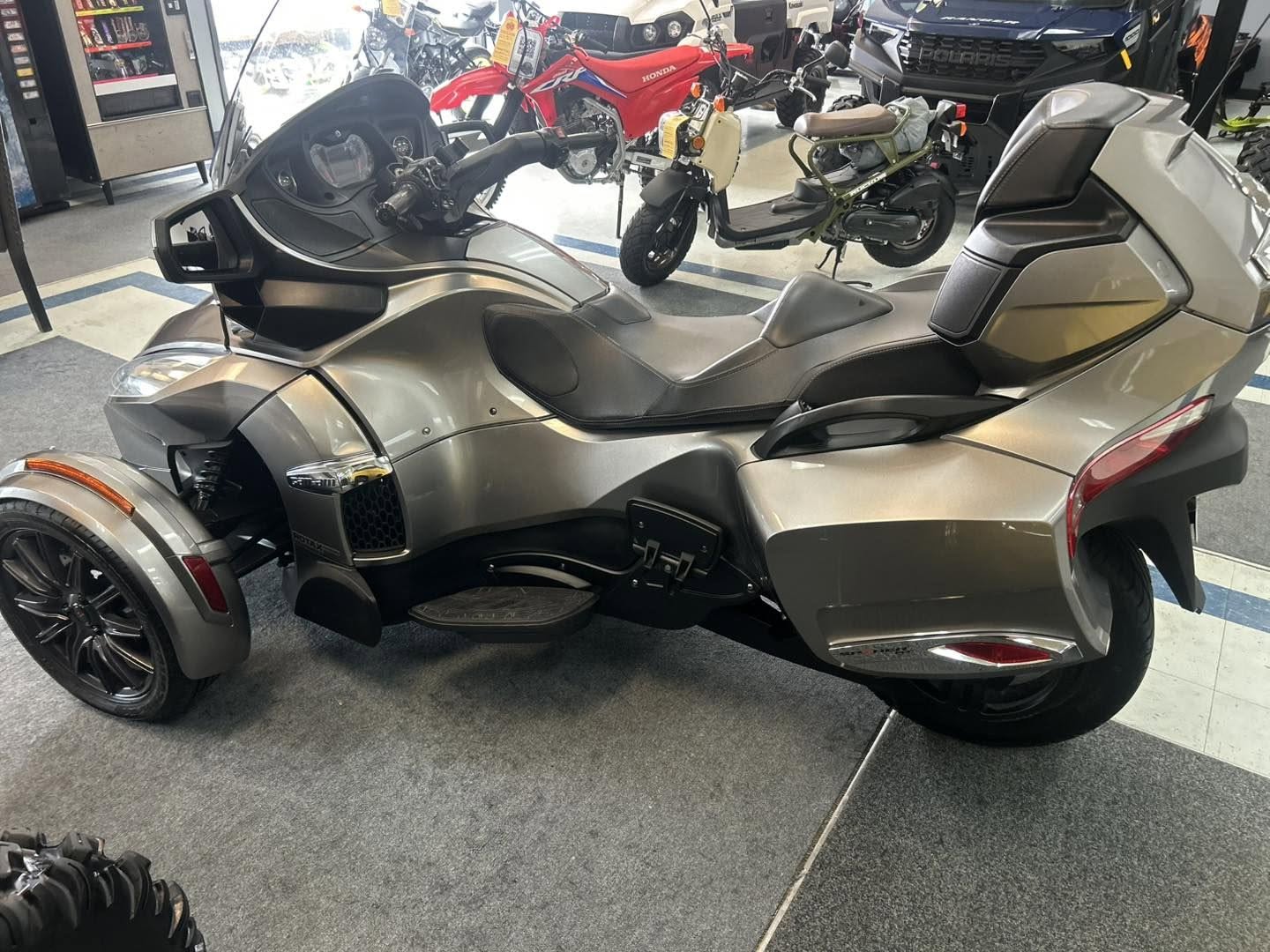 2013 Can-Am Spyder RT - Image 7