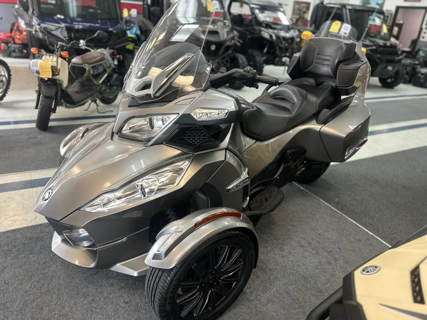 2013 Can-Am Spyder RT - Image 9