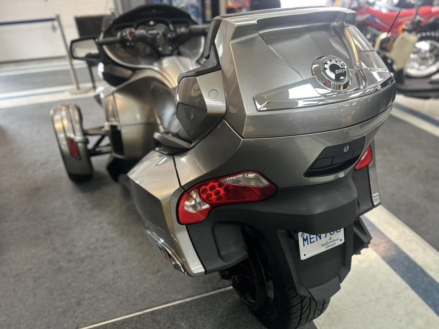 2013 Can-Am Spyder RT - Image 10