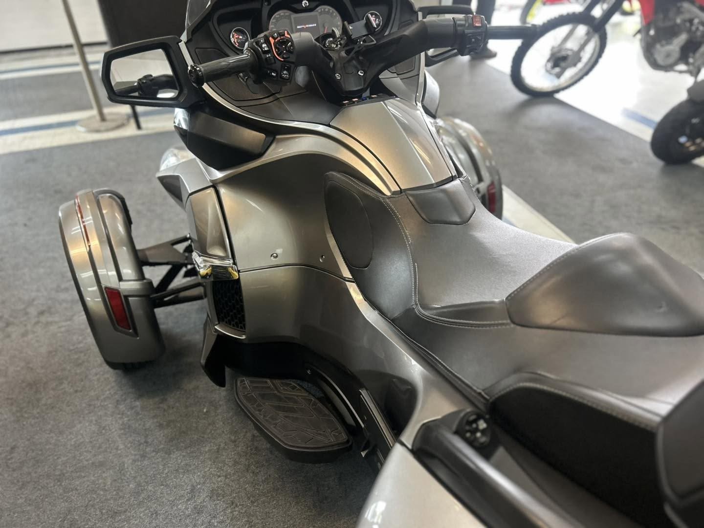 2013 Can-Am Spyder RT - Image 11