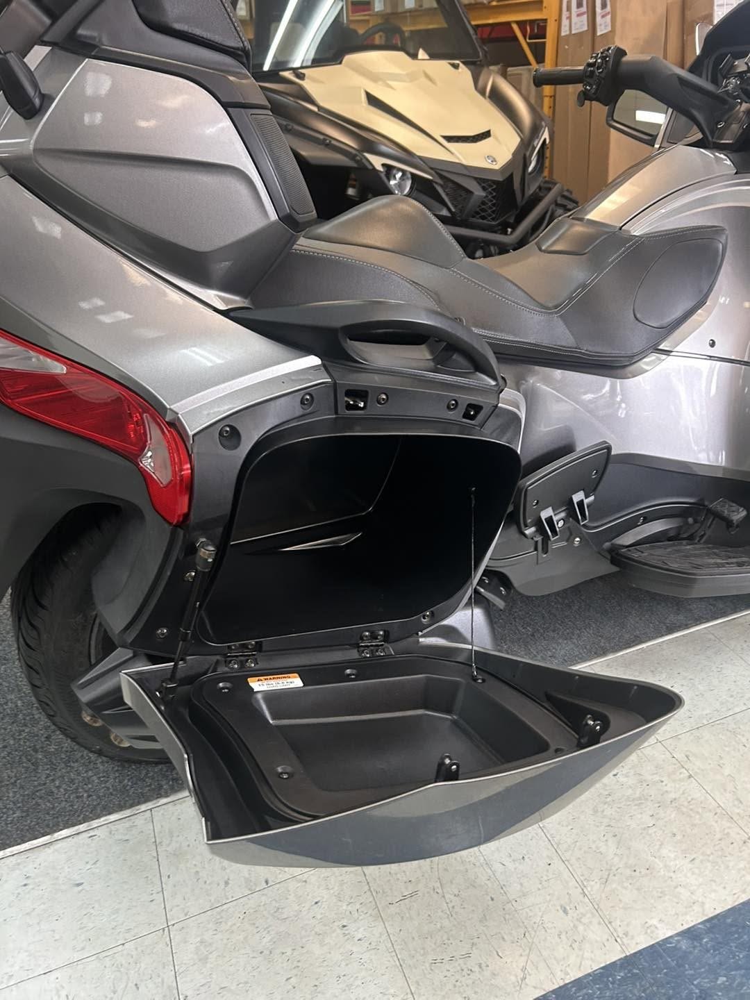 2013 Can-Am Spyder RT - Image 12