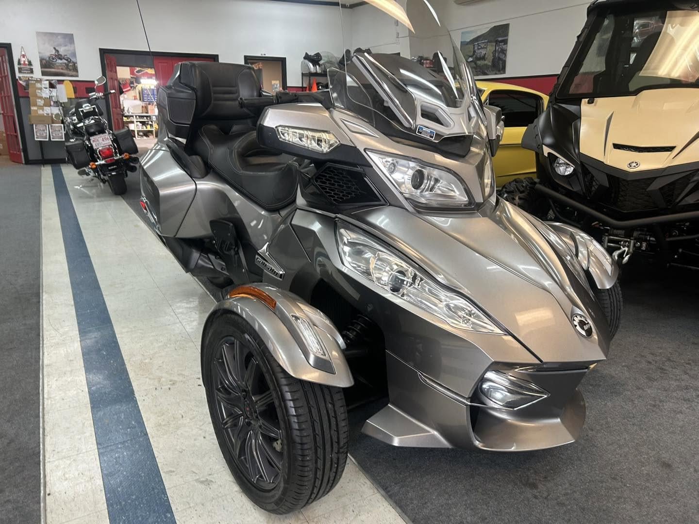 2013 Can-Am Spyder RT - Image 16
