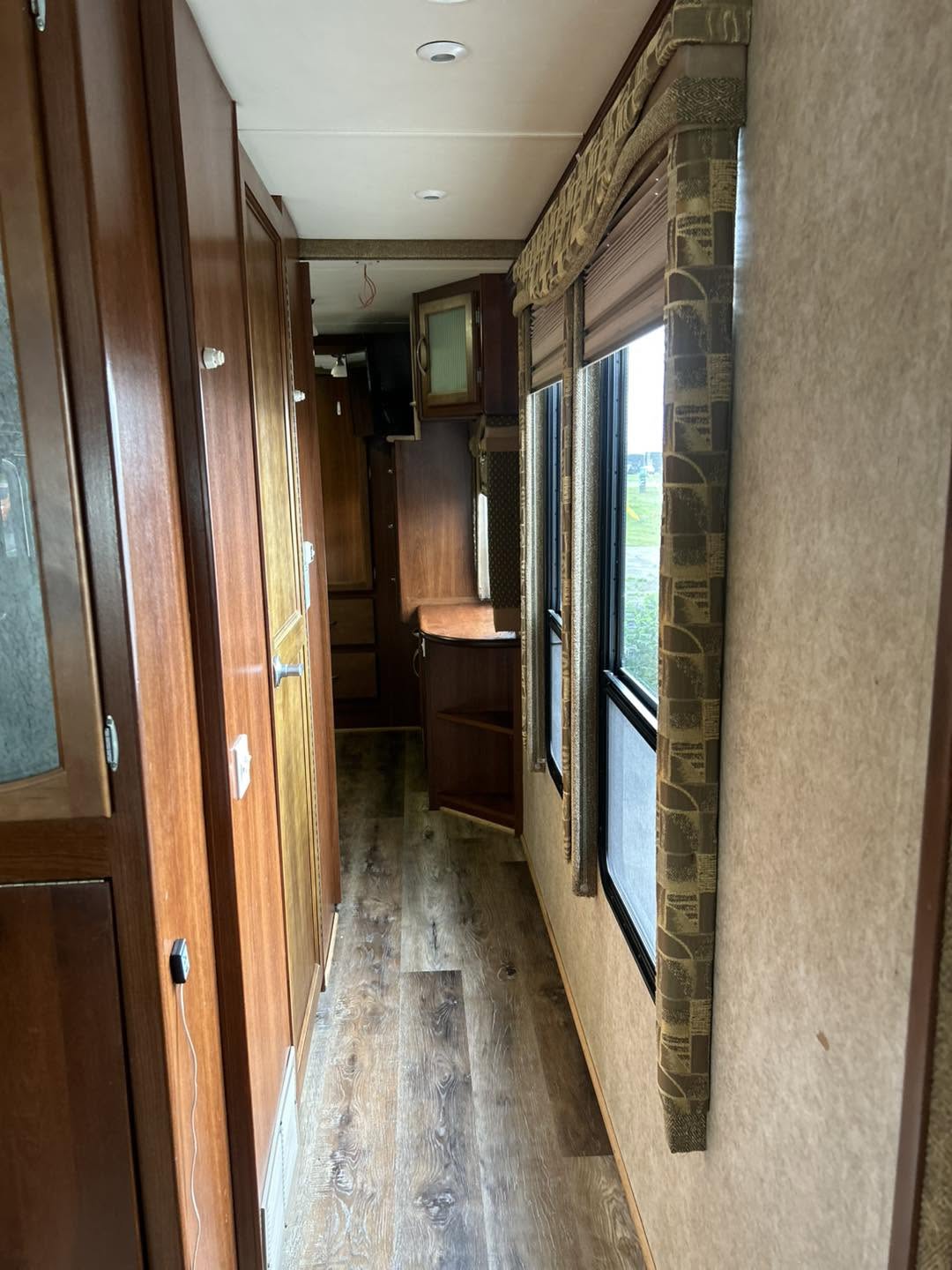 2004 Fleetwood Pace Arrow 37C - Image 13