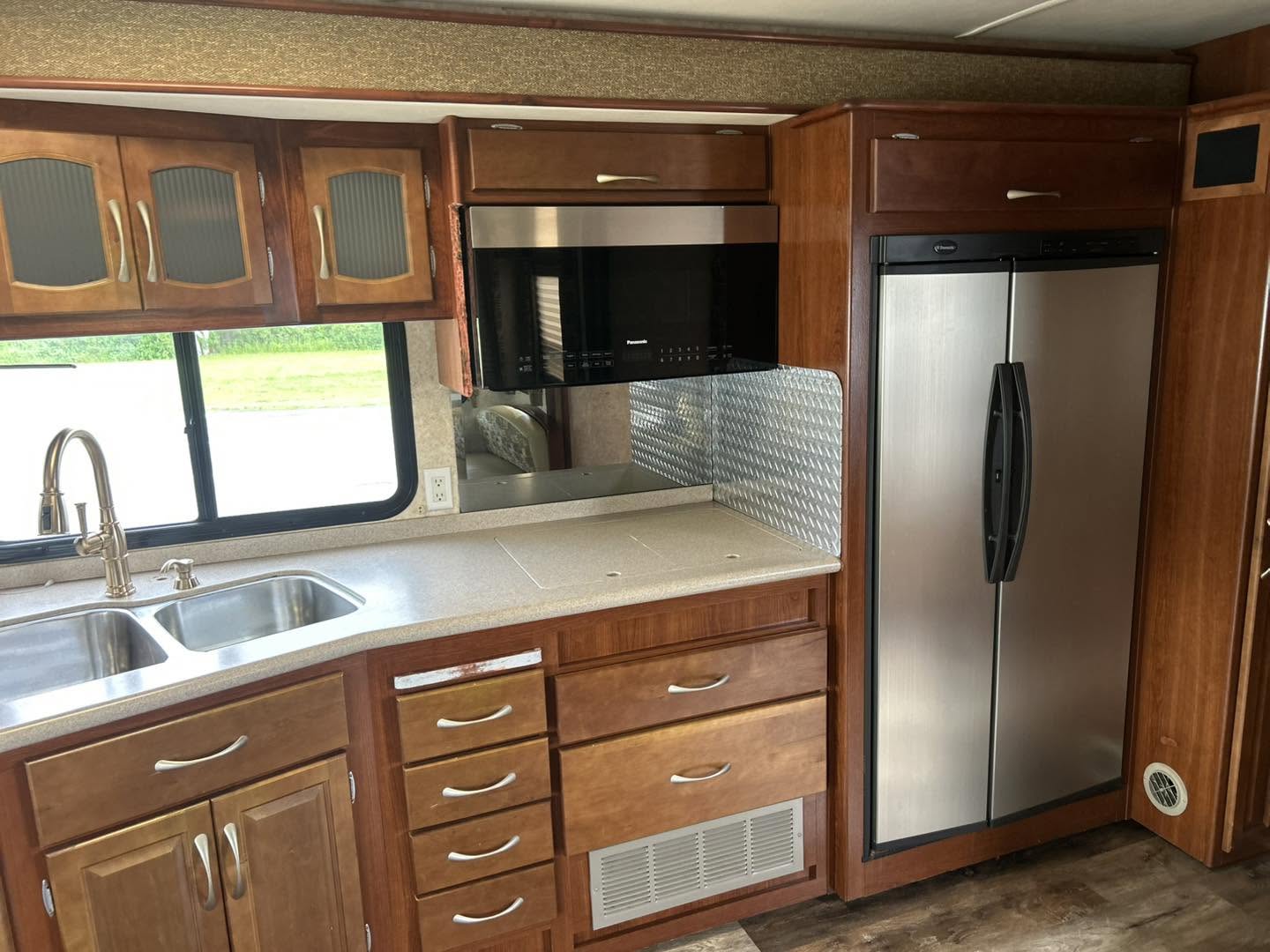 2004 Fleetwood Pace Arrow 37C - Image 14